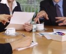 Bank: Gespräch zwischen Kunden und Berater